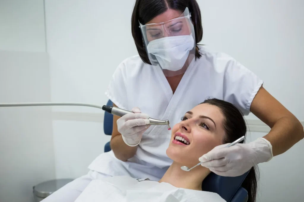 Quan hauries d’acudir al dentista? | Dentista Sabadell Clínica Mèdix.​